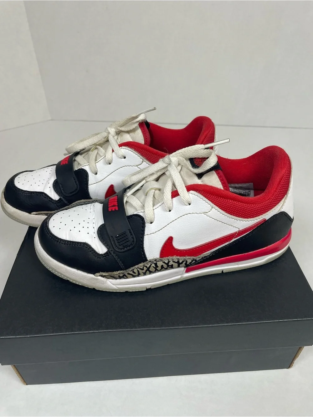 Jordan Air Jordan Legacy 312 Low (PS) Boys Sneakers White/Red/Black/Gray 2.5Y